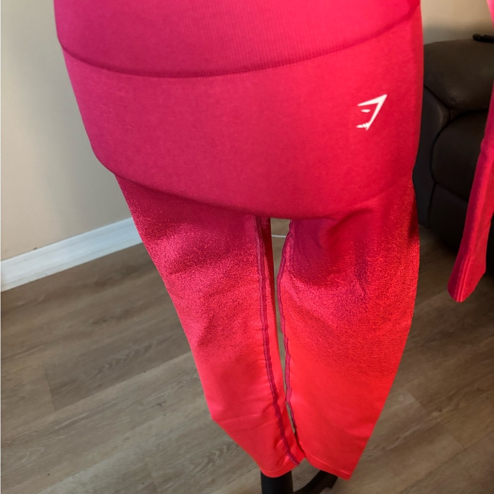 Gymshark Red Gradient Set - Picture 3 of 5